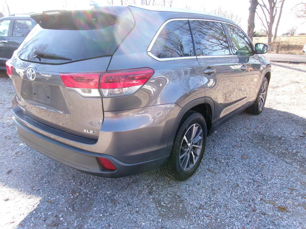 Used 2019 Toyota Highlander XLE image 26