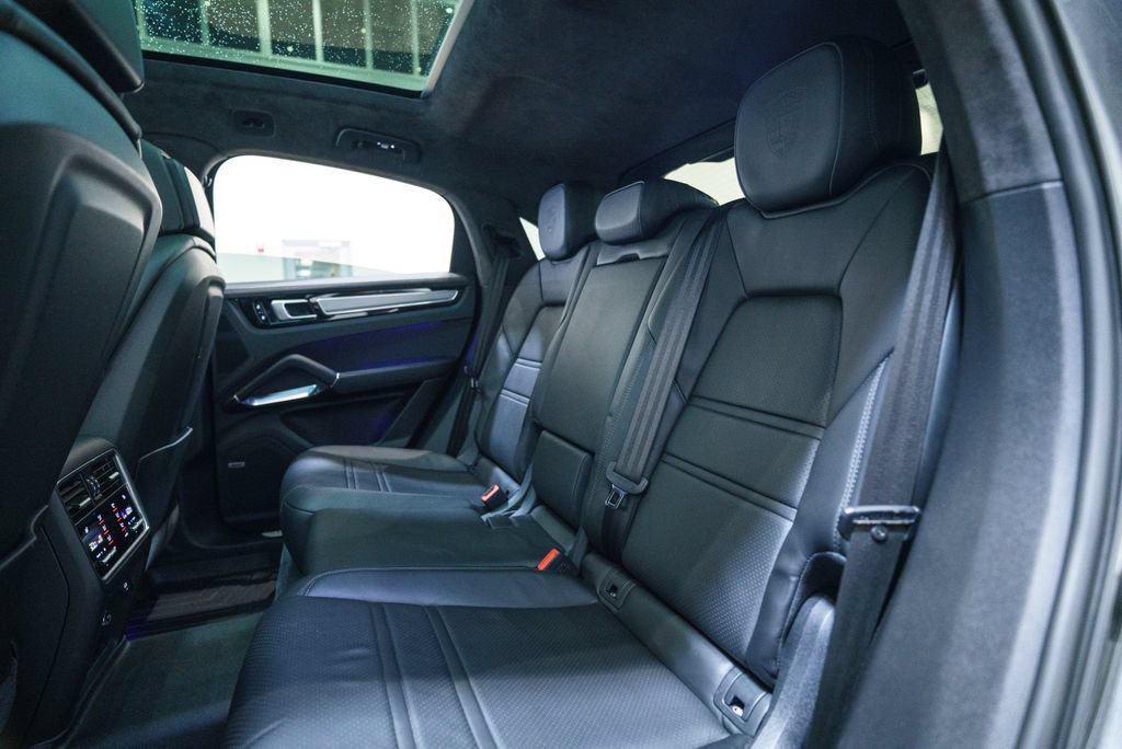 Used 2020 Porsche Cayenne Turbo AWD/4WD image 45
