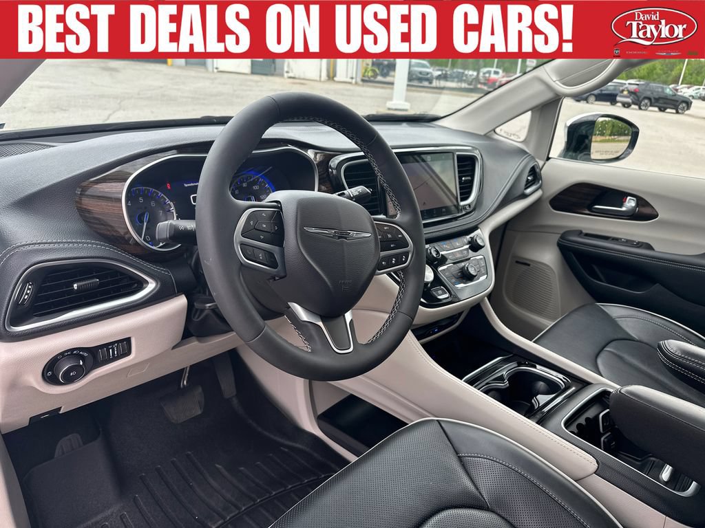 Used 2023 Chrysler Pacifica Limited w/ Uconnect Theater Family Group AWD/4WD image 12