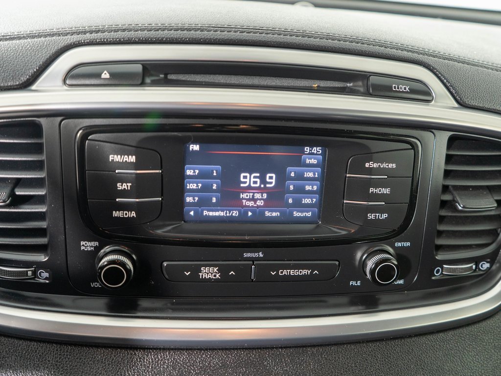 Used 2016 Kia Sorento EX image 18