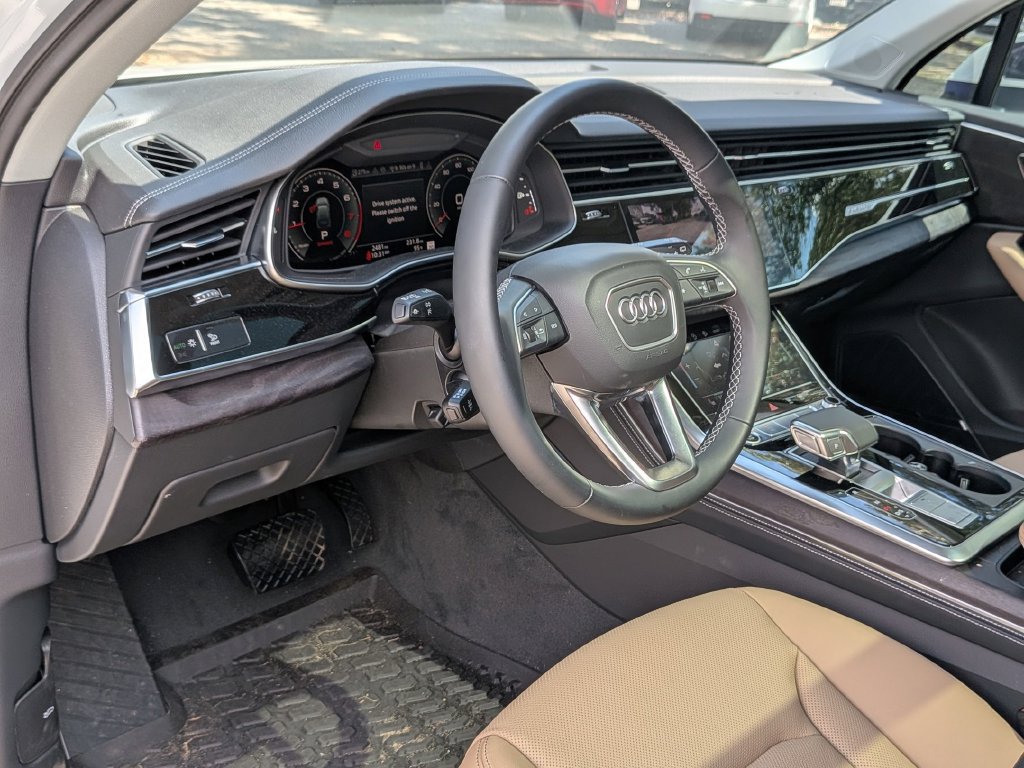 Used 2025 Audi Q7 3.0T Premium Plus AWD/4WD image 35