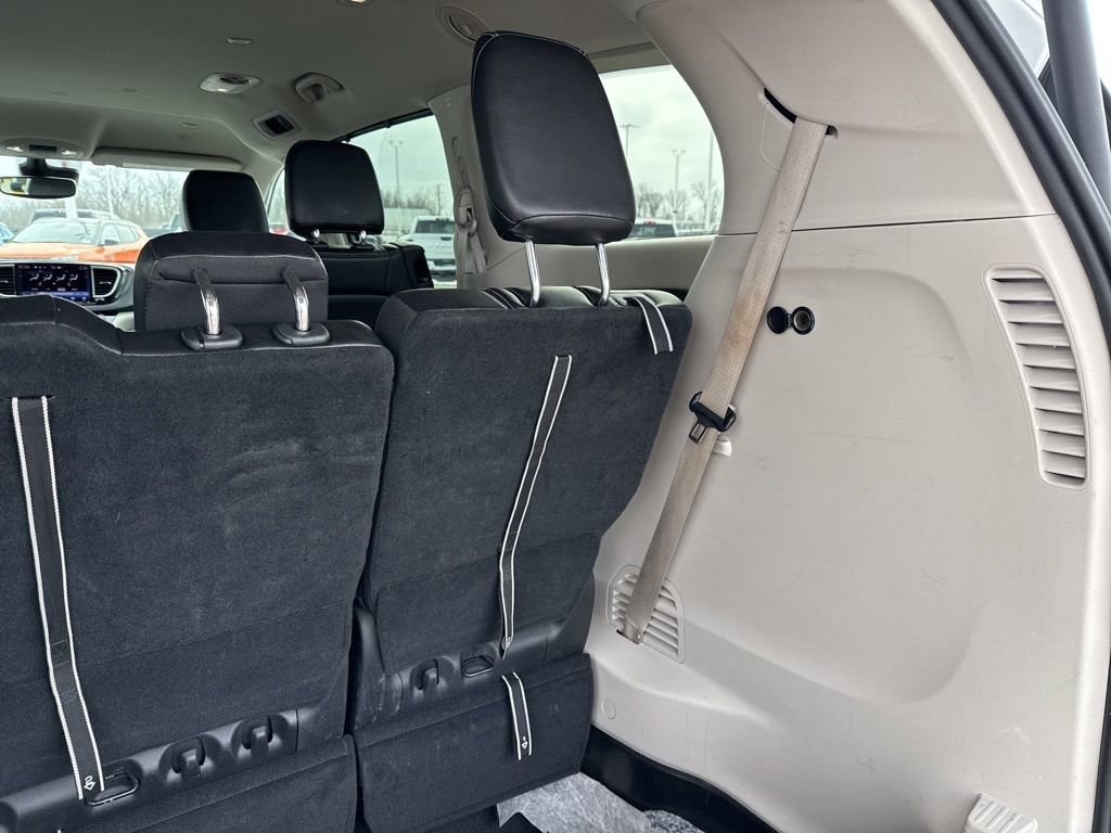 Used 2023 Chrysler Pacifica Touring-L image 27