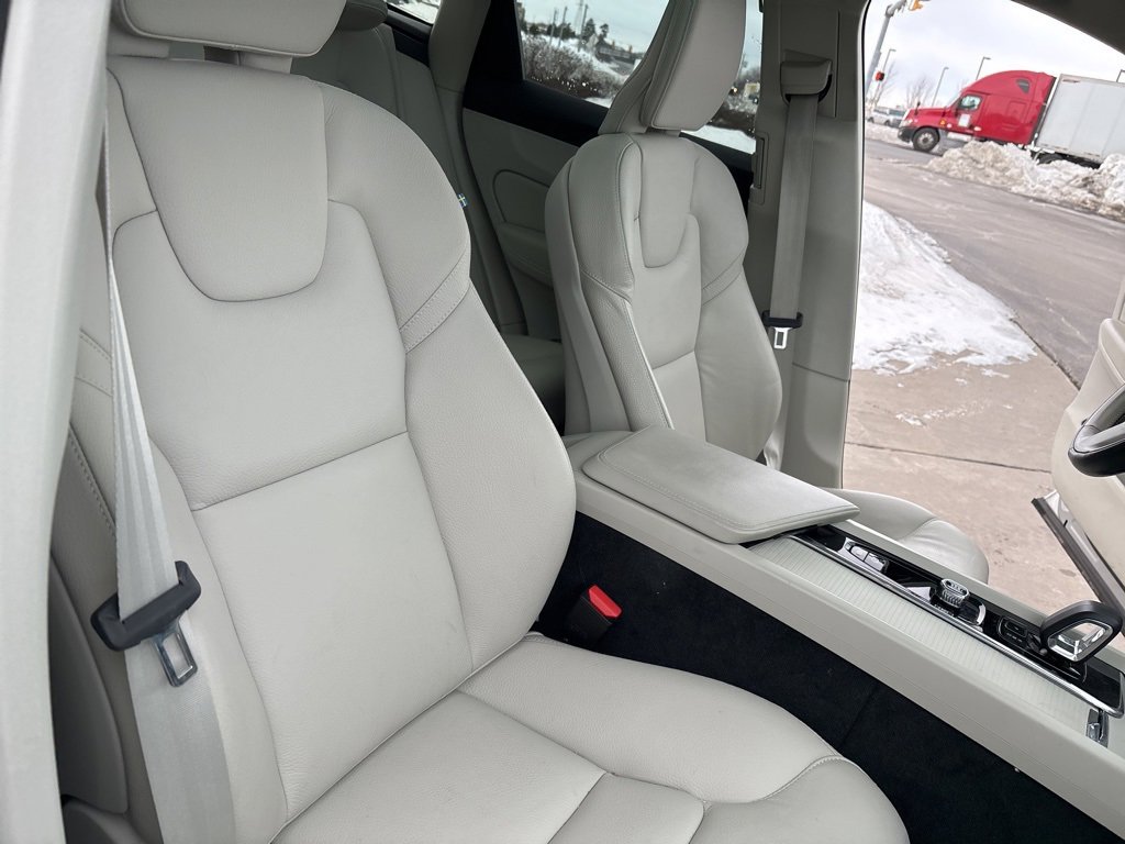 Certified 2023 Volvo XC60 B5 Core image 35