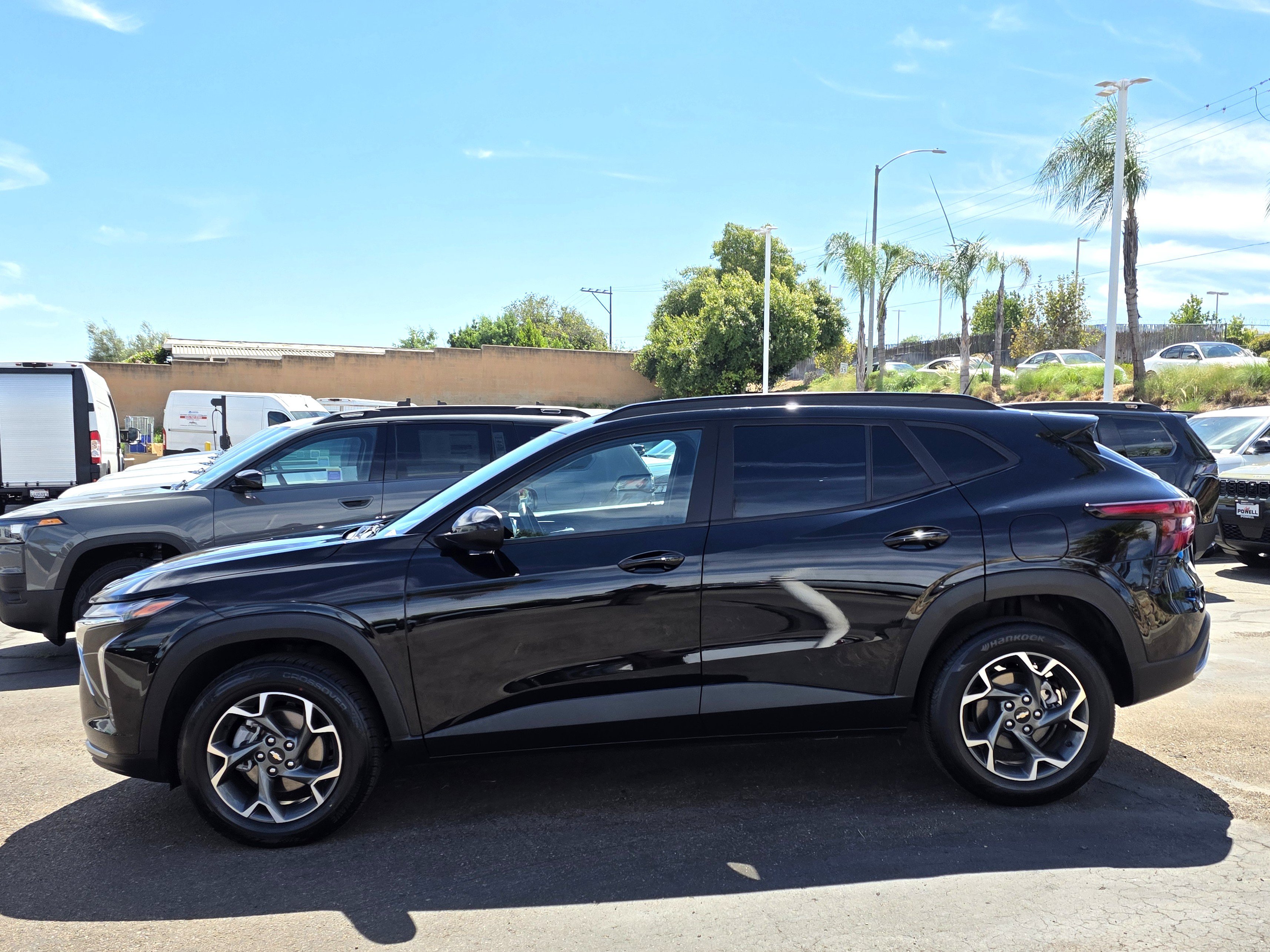 Used 2024 Chevrolet Trax LT w/ Driver Confidence Package FWD image 2