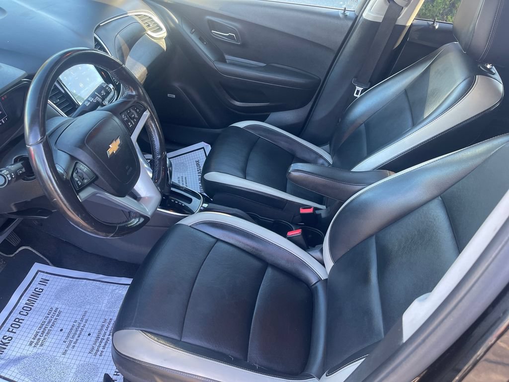 Used 2018 Chevrolet Trax Premier w/ Midnight Edition AWD/4WD image 13