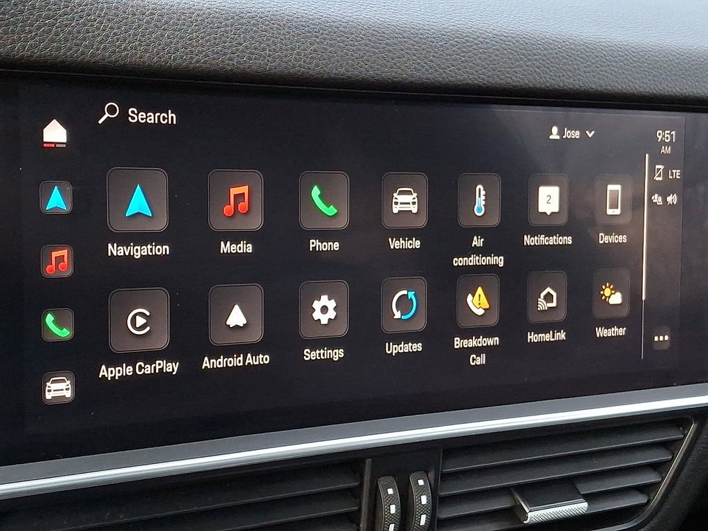 Used 2023 Porsche Cayenne w/ Premium Package image 16