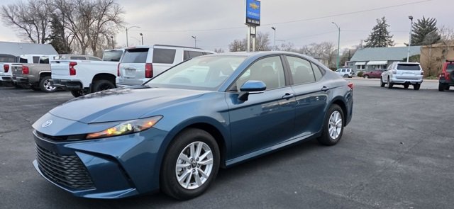 Used 2025 Toyota Camry LE image 3