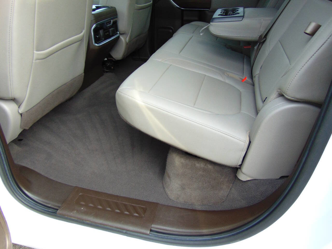 Used 2021 GMC Sierra 3500 SLT w/ SLT Convenience Package image 9