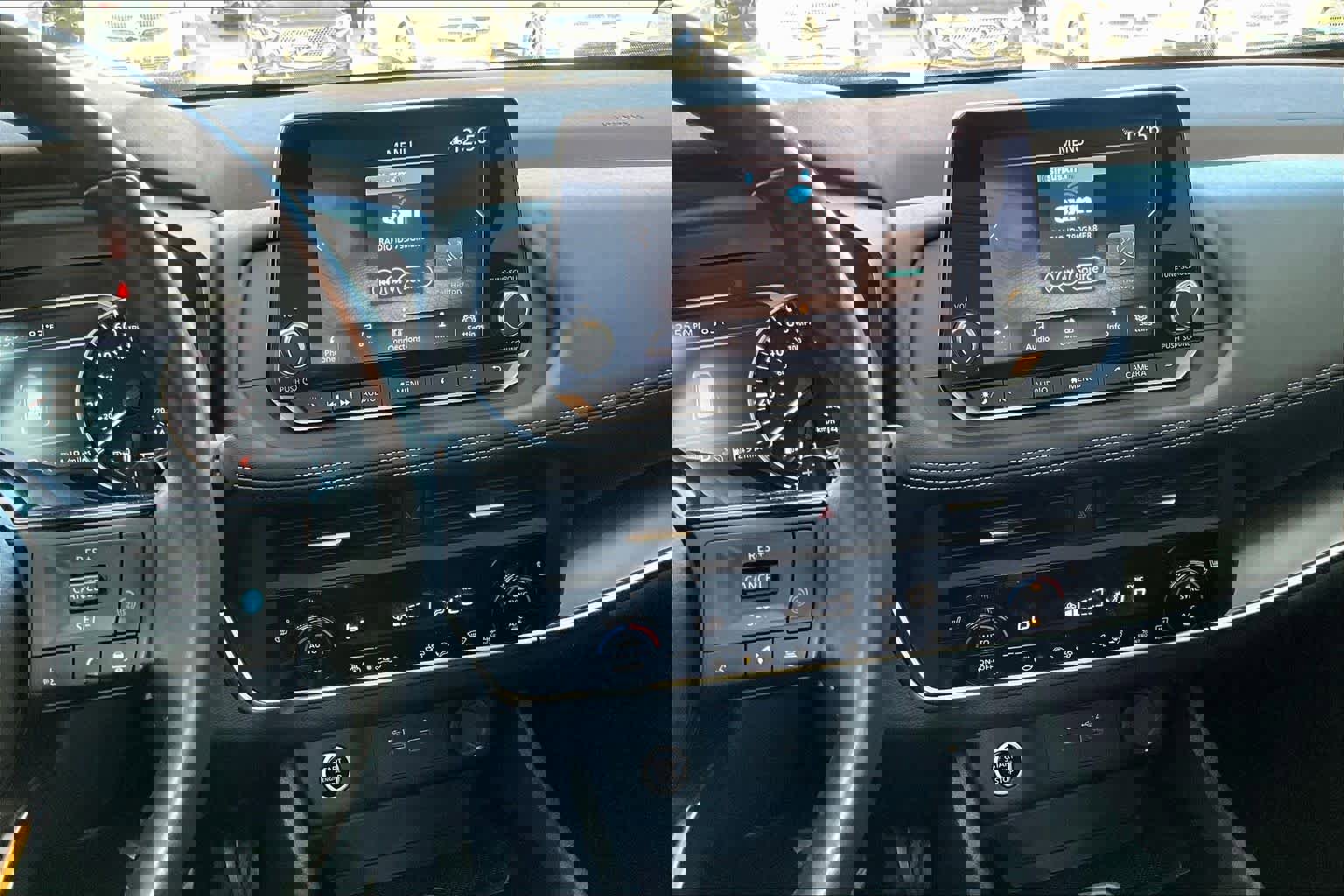 Used 2023 Nissan Rogue SV w/ SV Premium B Package image 6