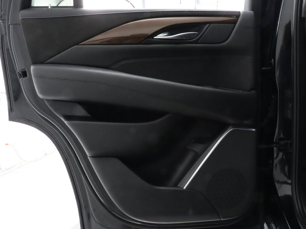 Used 2020 Cadillac Escalade Luxury w/ Escalade Sport Edition RWD image 38