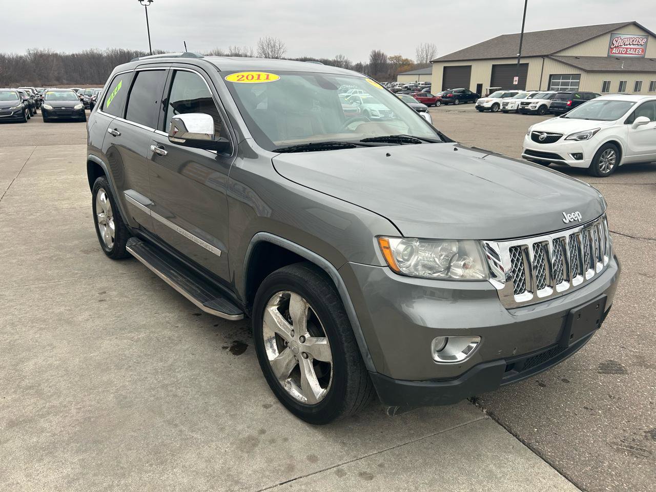 Used 2011 Jeep Grand Cherokee Overland Summit image 3
