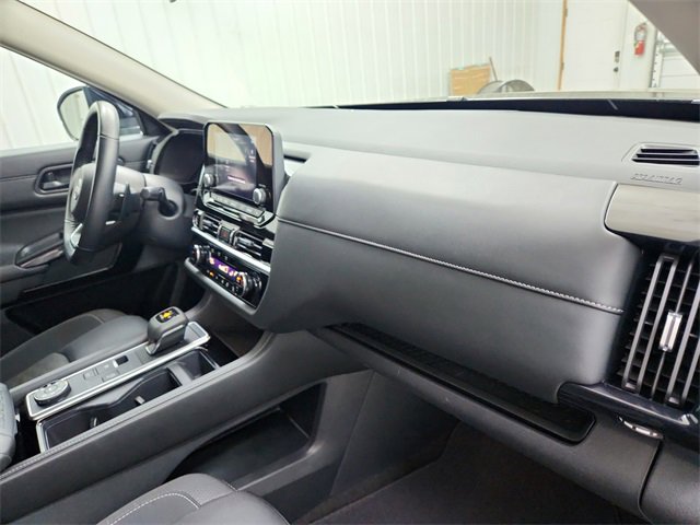 Used 2024 Nissan Pathfinder SV image 35