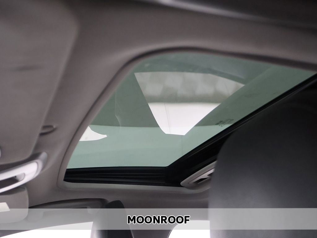 Used 2018 Volvo V60 T5 Cross Country w/ Convenience Package image 4