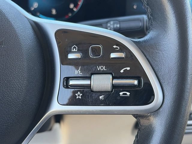 Used 2021 Mercedes-Benz GLB 250 4MATIC w/ Premium Package image 23