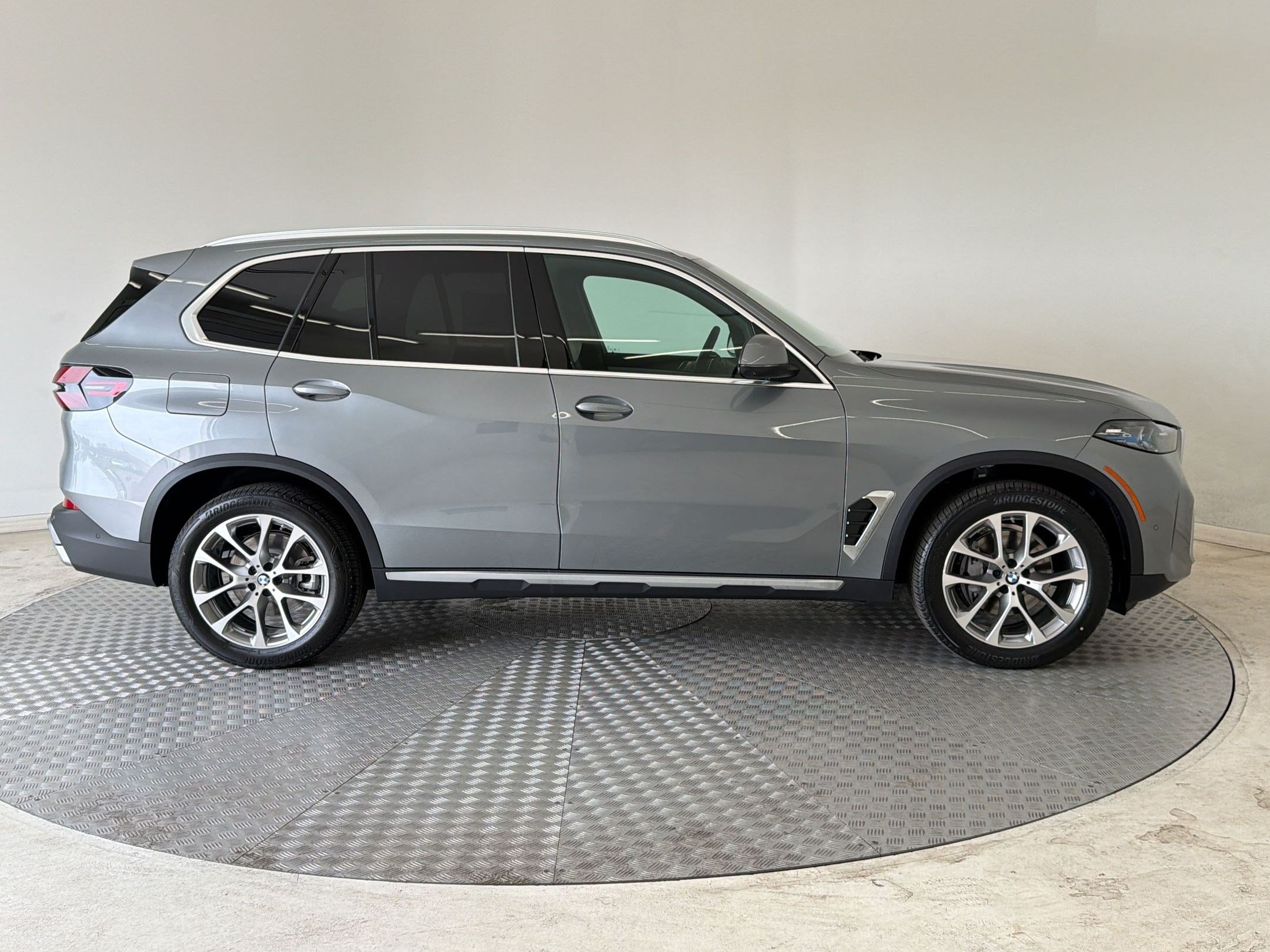 New 2026 BMW X5 xDrive40i w/ Premium Package AWD/4WD image 8