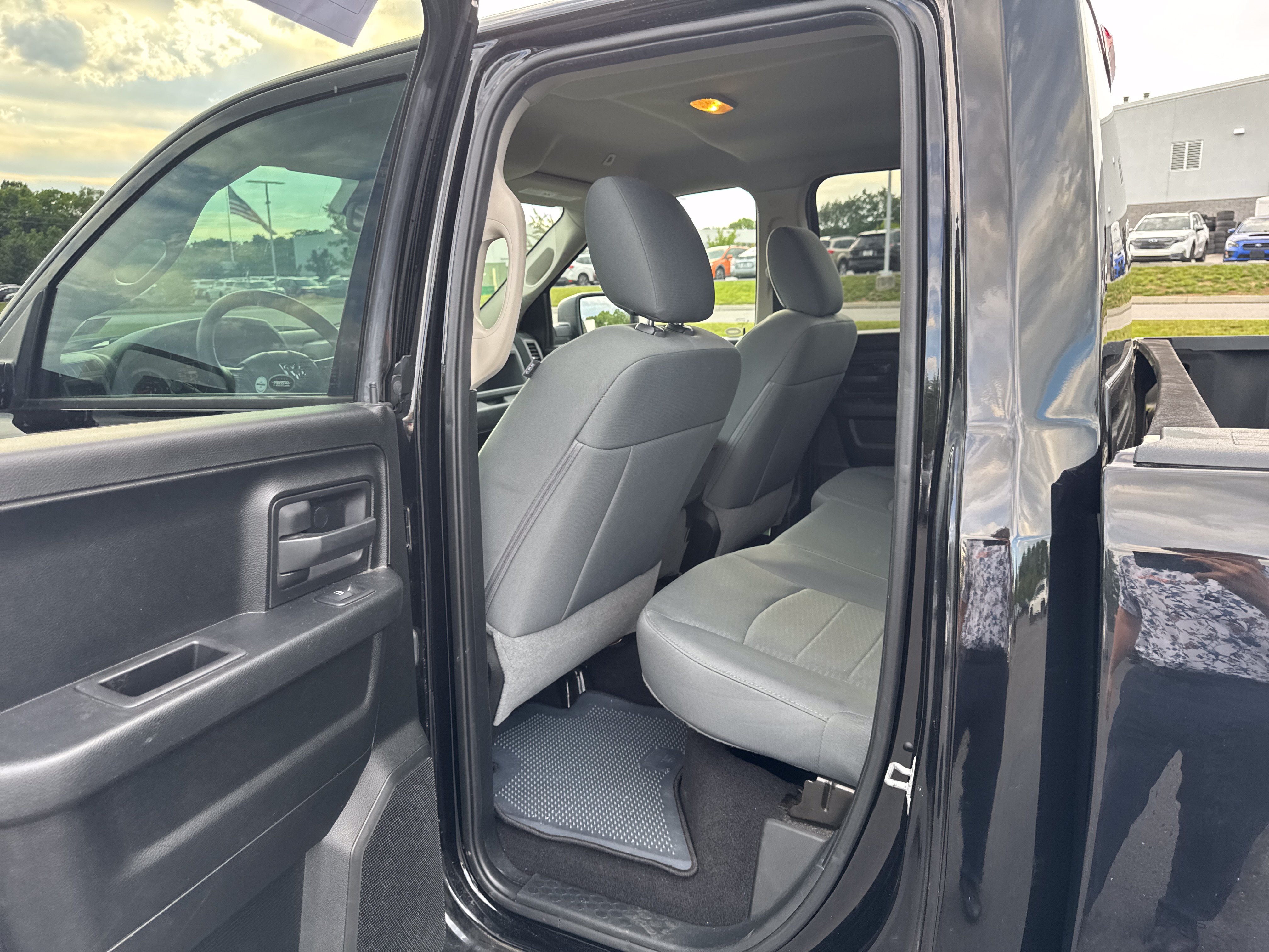 Used 2018 RAM 1500 Express AWD/4WD image 18