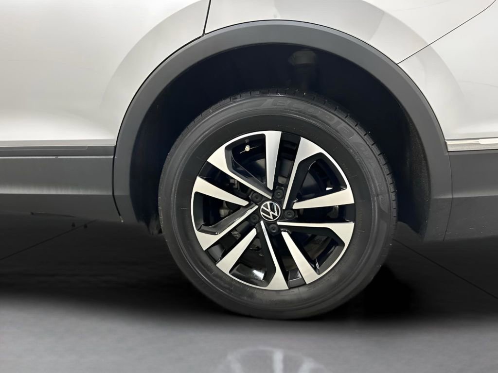 Used 2022 Volkswagen Tiguan S image 14