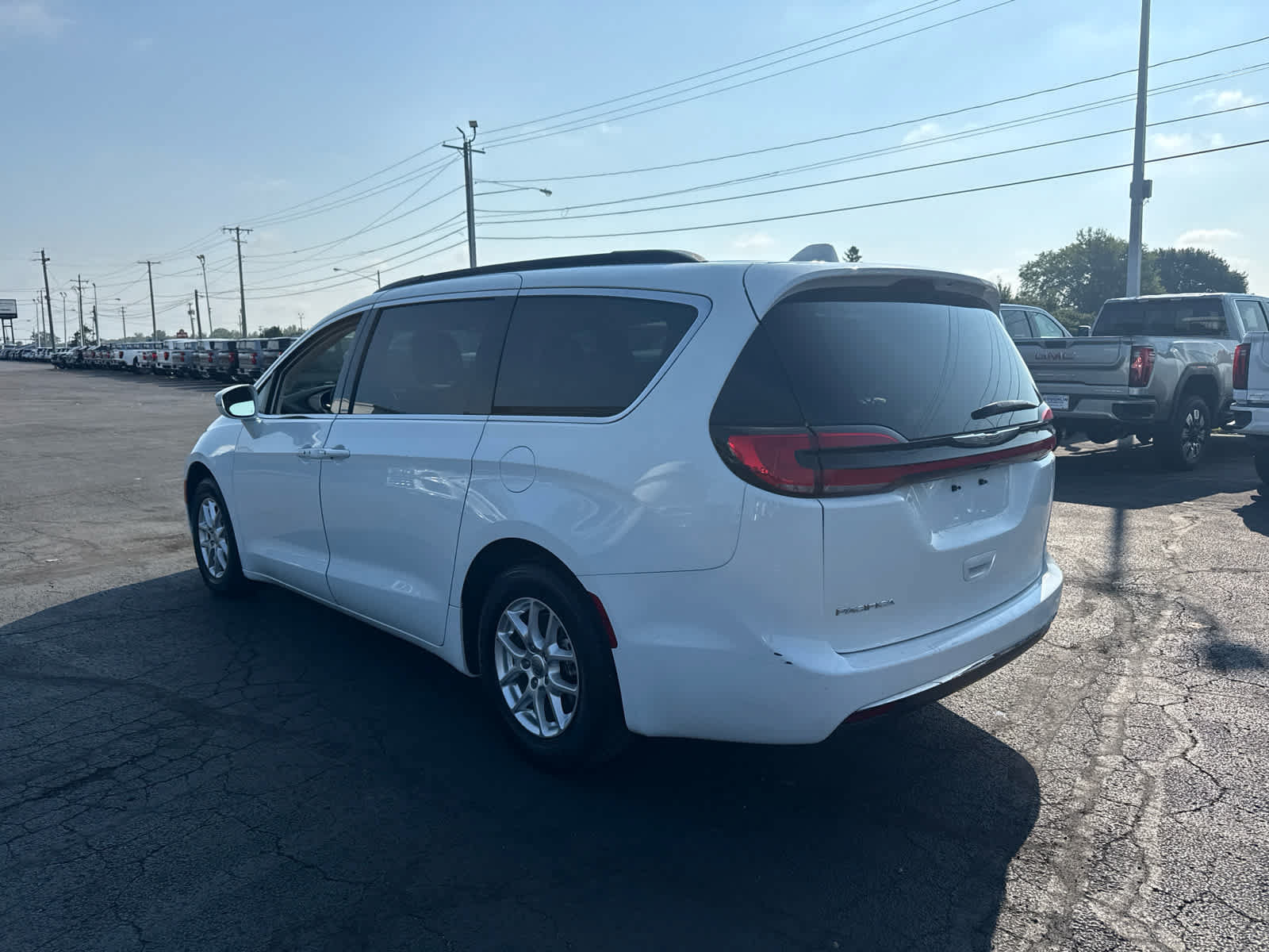 Used 2022 Chrysler Pacifica Touring-L FWD image 3
