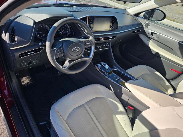 Used 2023 Hyundai Sonata SE image 2