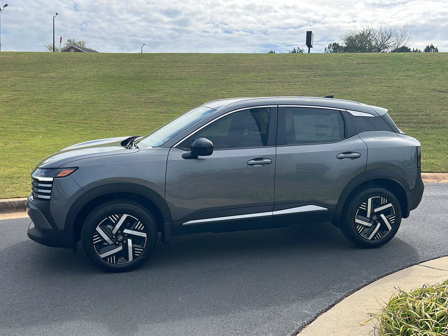 New 2026 Nissan Kicks SV FWD image 3