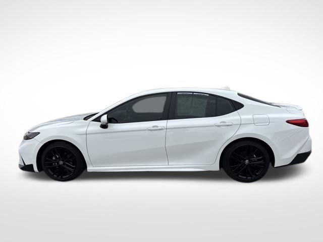 Used 2025 Toyota Camry SE w/ Convenience Package image 2