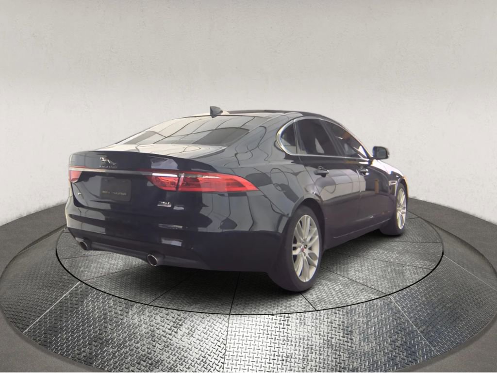 Used 2017 Jaguar XF Prestige image 2