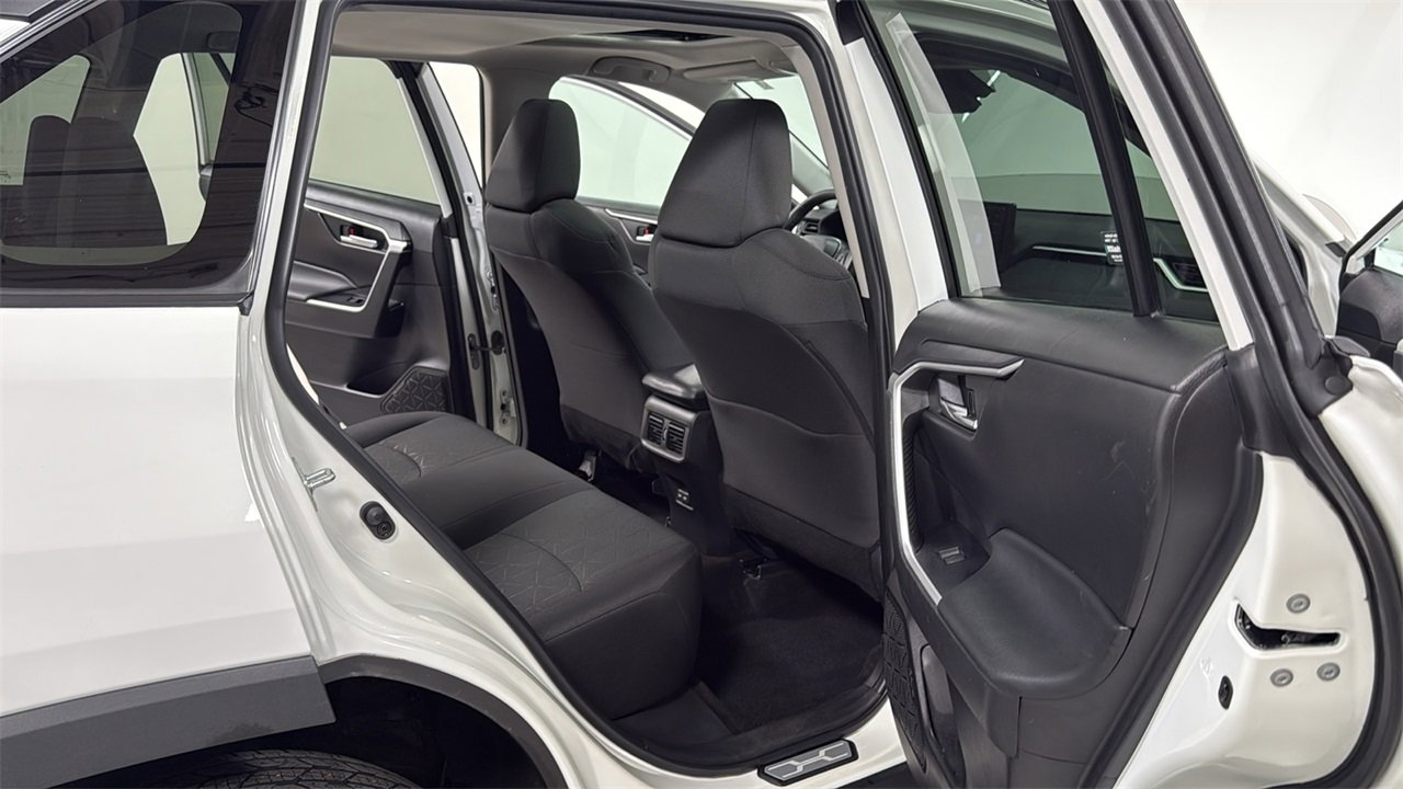 Used 2022 Toyota RAV4 XLE image 17