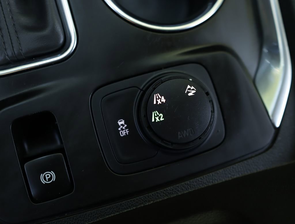 Used 2018 Chevrolet Traverse LT w/ LPO, 'HIT The Road' Package AWD/4WD image 16