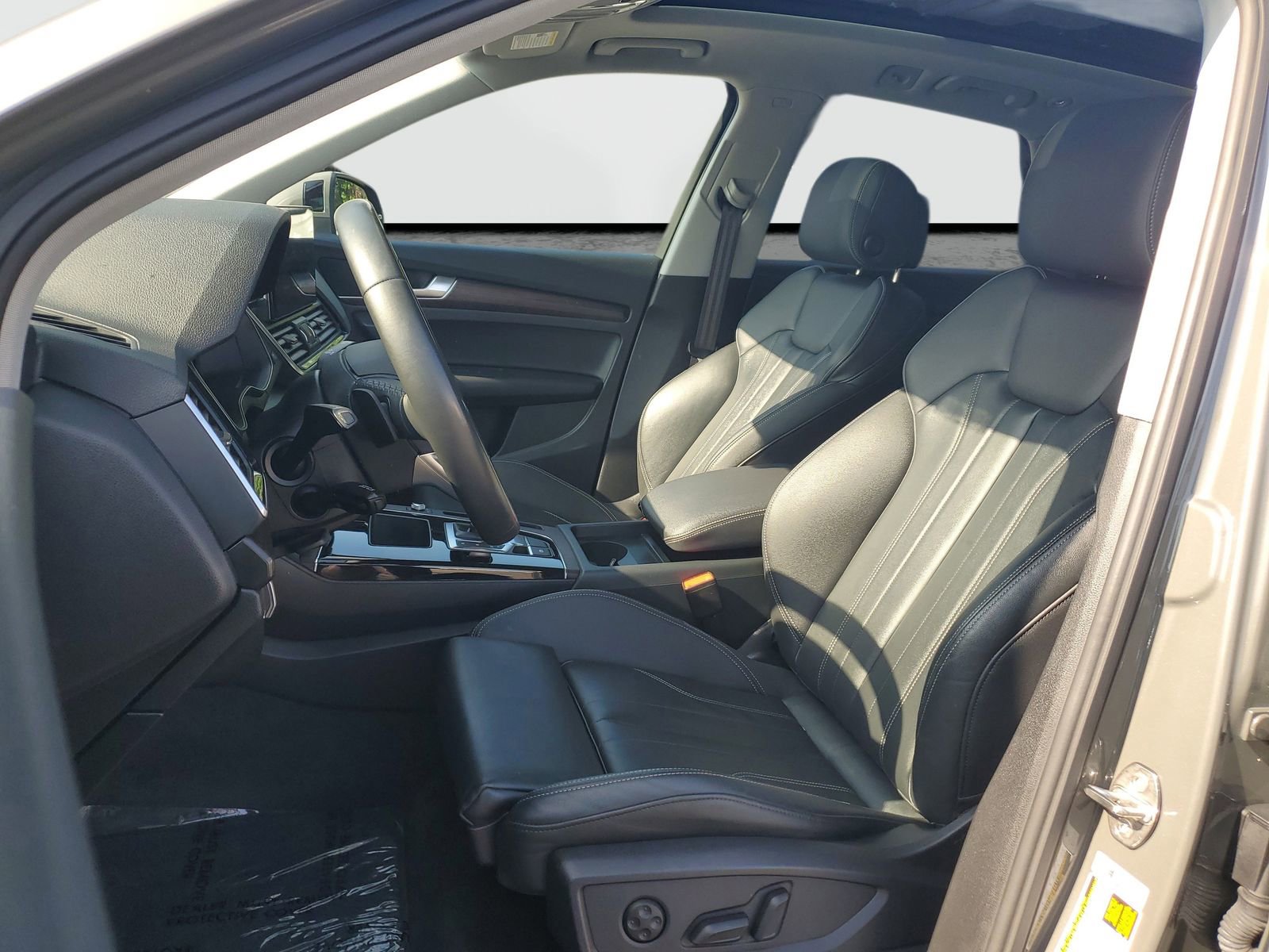 Used 2023 Audi Q5 e Premium w/ Convenience Package image 19