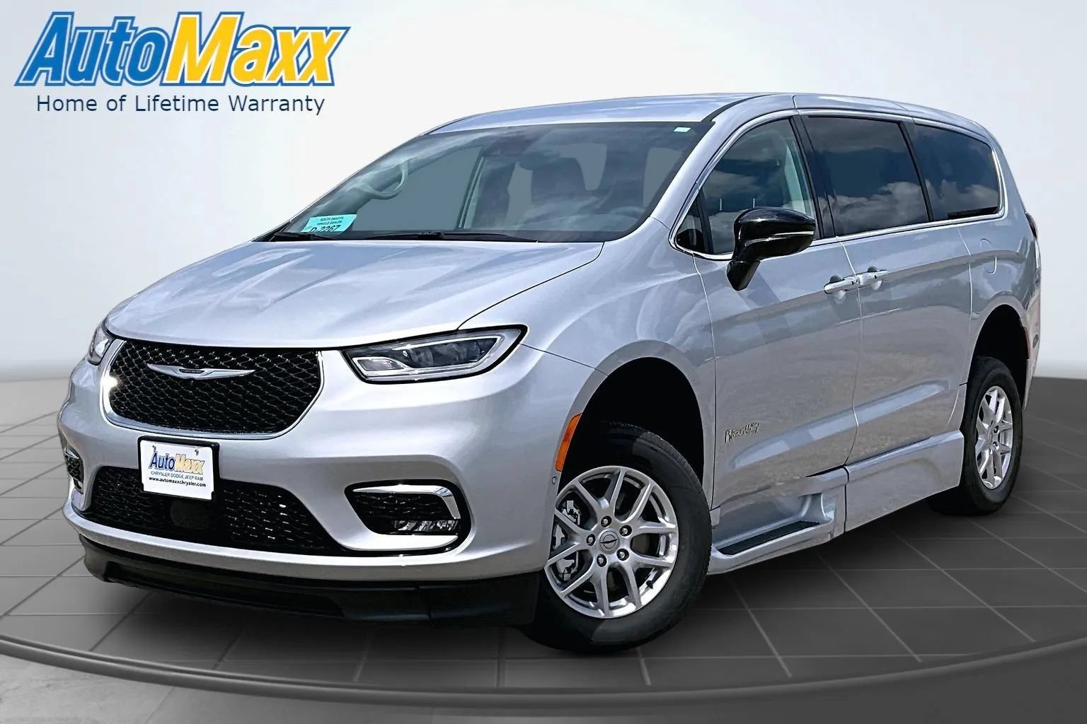 Used 2024 Chrysler Pacifica Touring-L