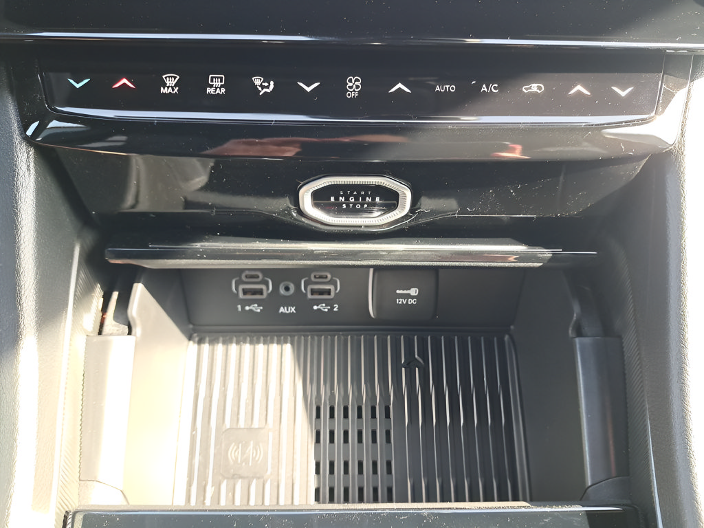 New 2026 Jeep Grand Cherokee Altitude AWD/4WD image 21
