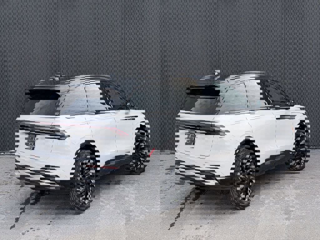 New 2026 Lincoln Nautilus Reserve image 7