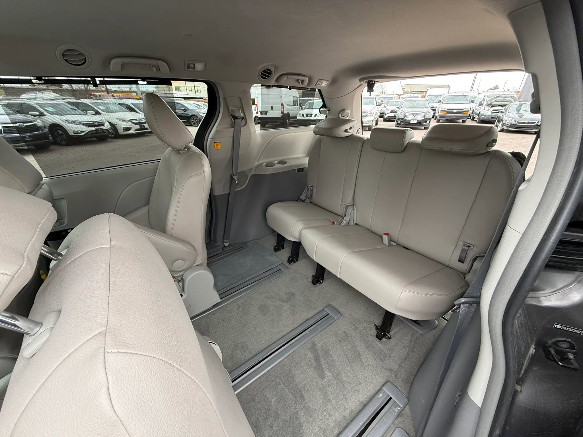 Used 2013 Toyota Sienna LE w/ Towing Pkg image 44