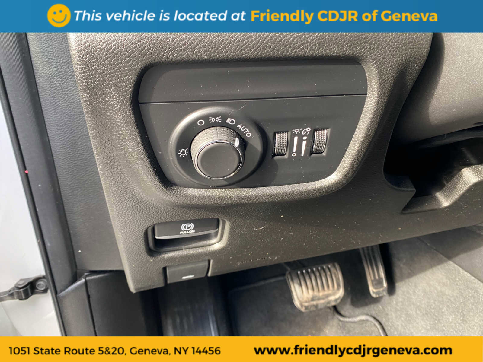 Used 2023 Jeep Grand Cherokee Laredo w/ Luxury Tech Group I image 24