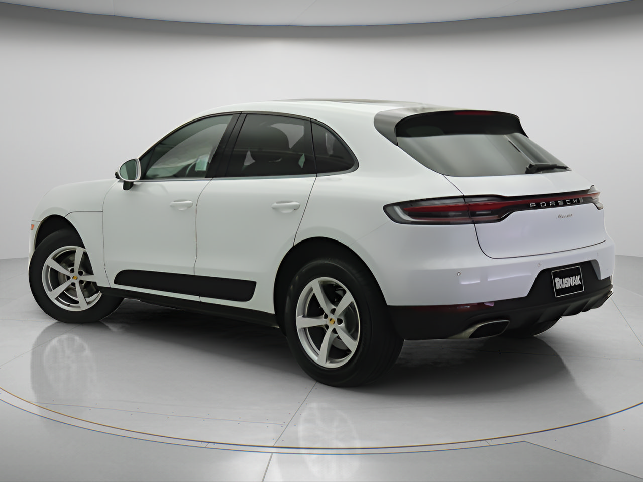 Used 2020 Porsche Macan AWD/4WD image 2