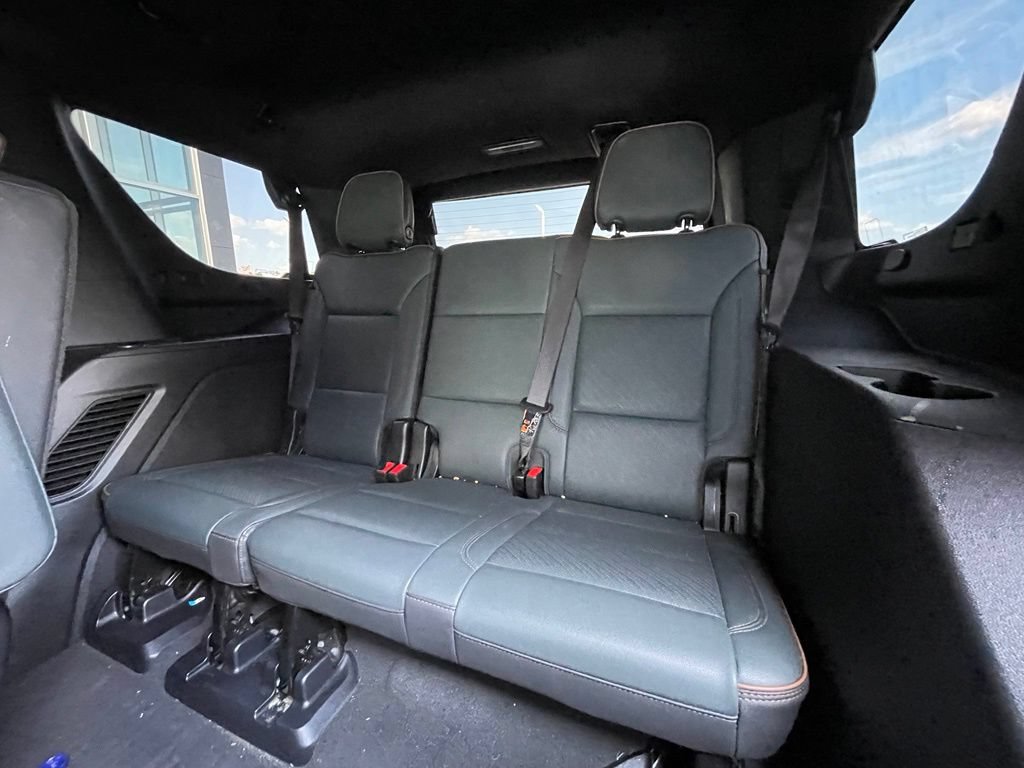 Used 2025 GMC Yukon AT4 w/ AT4 Premium Package AWD/4WD image 19