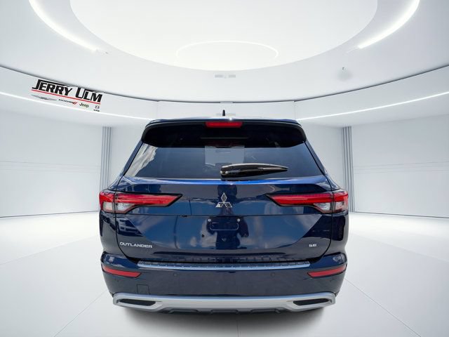 Used 2024 Mitsubishi Outlander SE Black Edition AWD/4WD image 4
