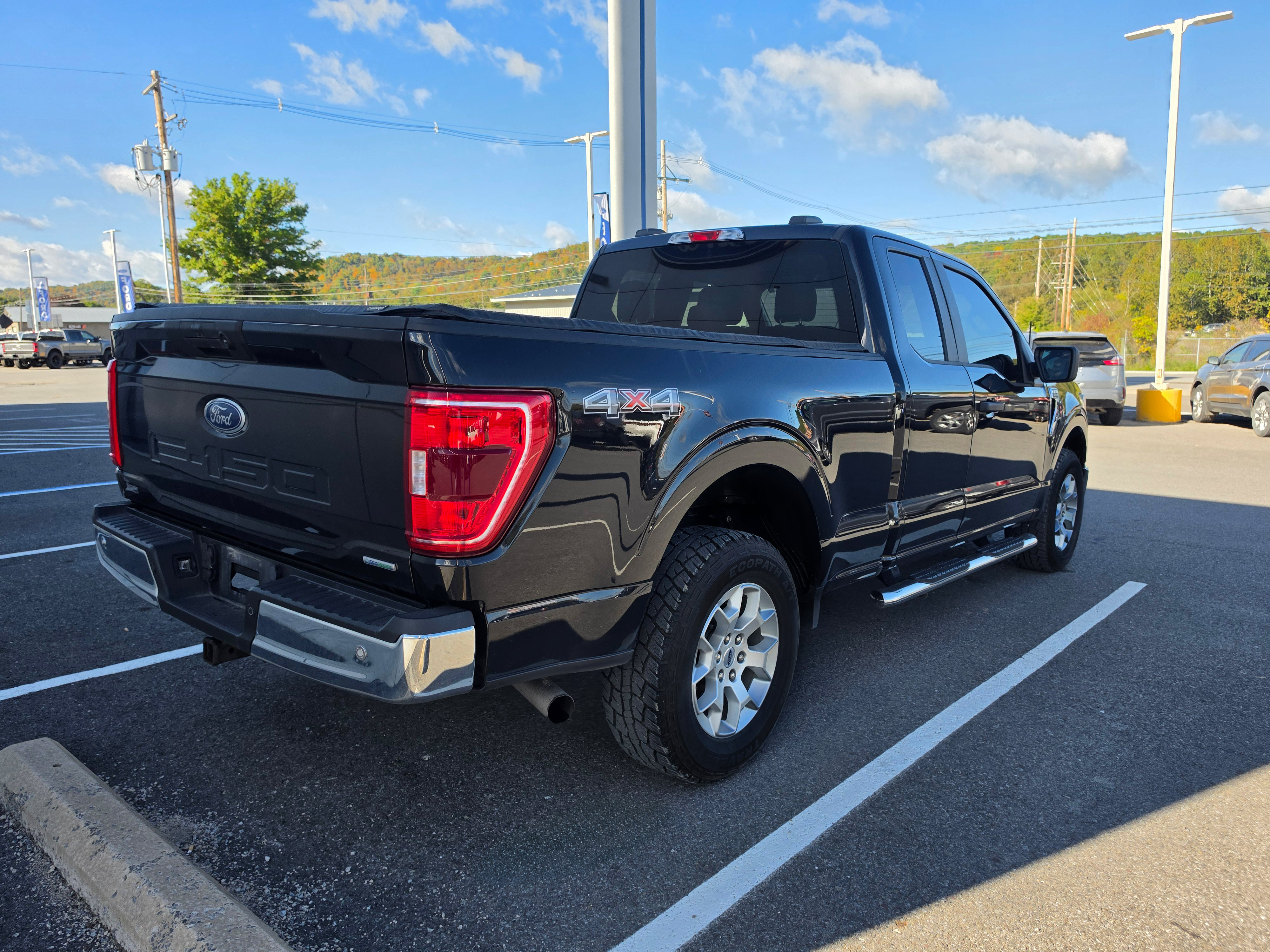 Used 2022 Ford F150 XLT w/ Trailer Tow Package AWD/4WD image 3