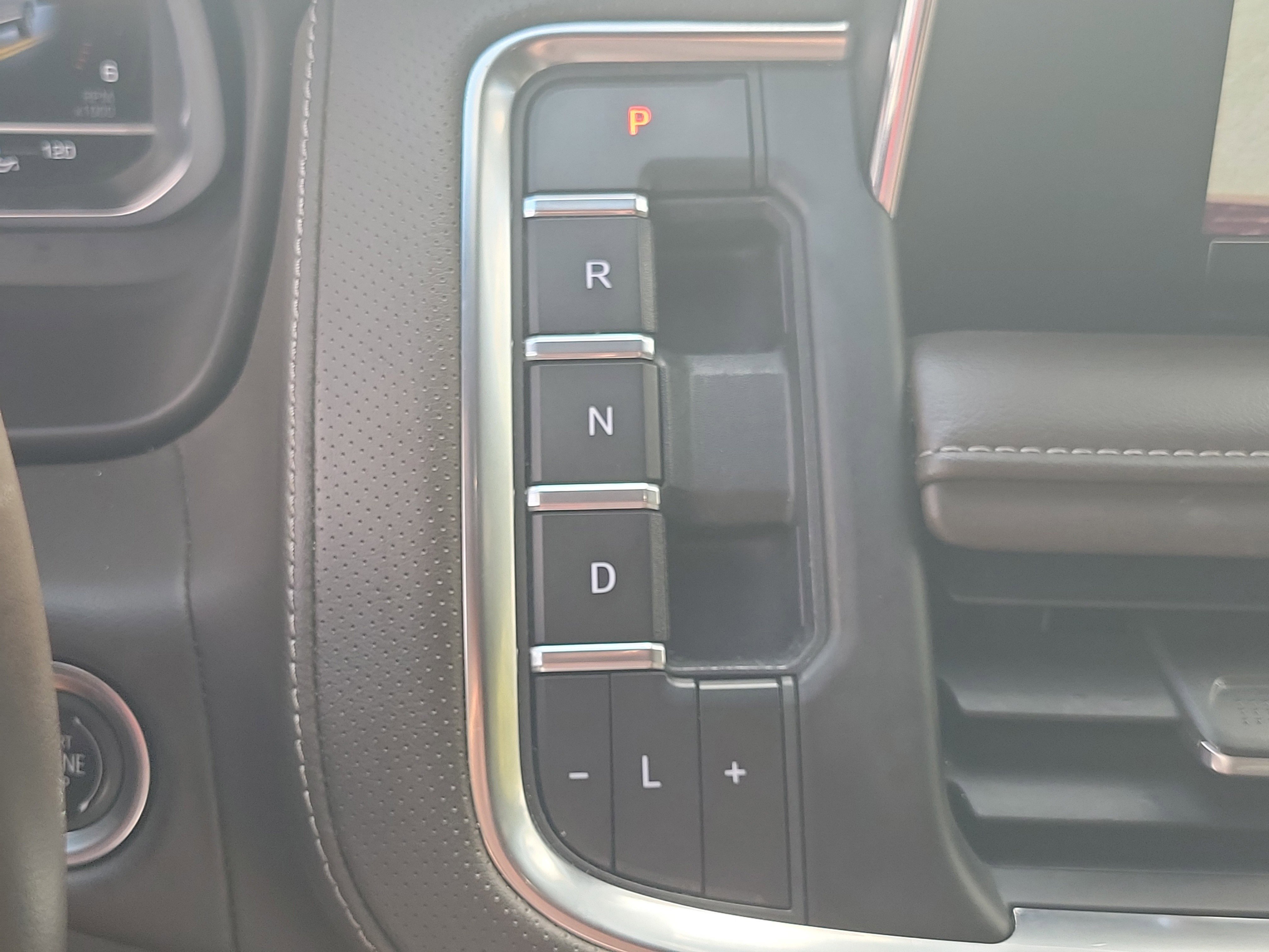 Used 2023 GMC Yukon SLT image 32