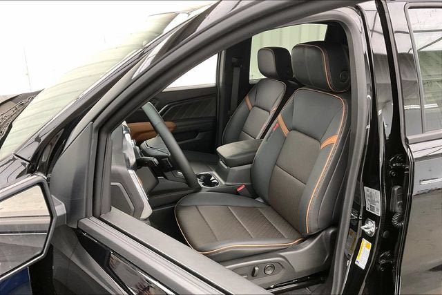 New 2025 GMC Canyon AT4 w/ Off-Road Front Bumper Package AWD/4WD image 11