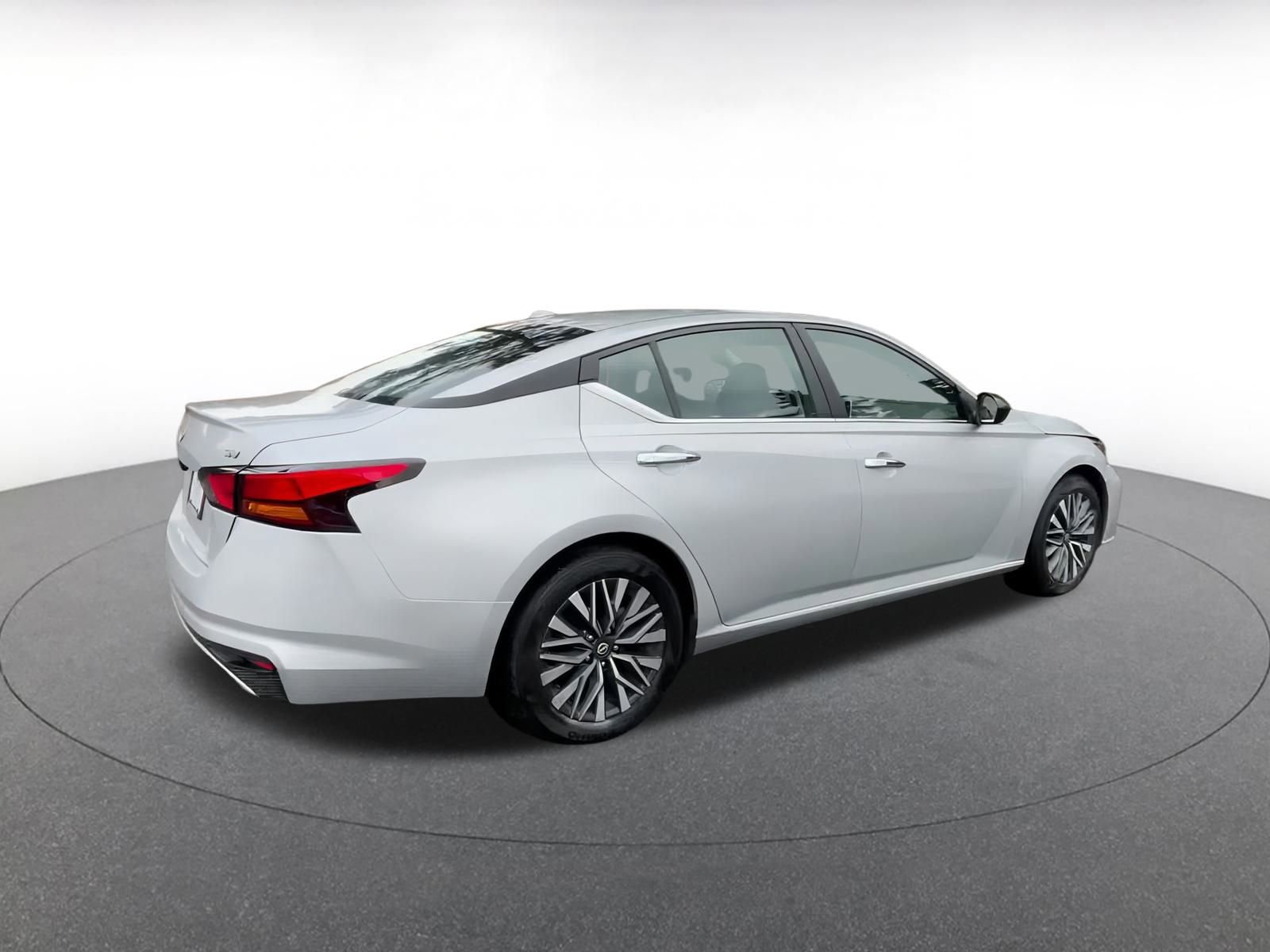 Used 2024 Nissan Altima 2.5 SV image 15