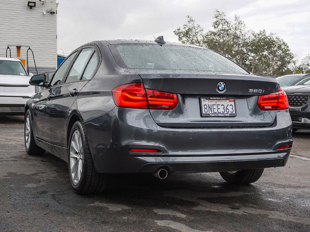 Used 2016 BMW 320i Sedan RWD image 5