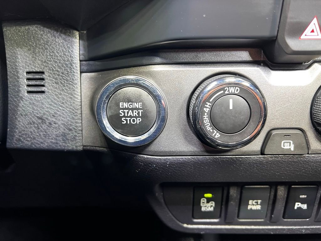 Used 2020 Toyota Tacoma TRD Off-Road w/ Technology Package image 31