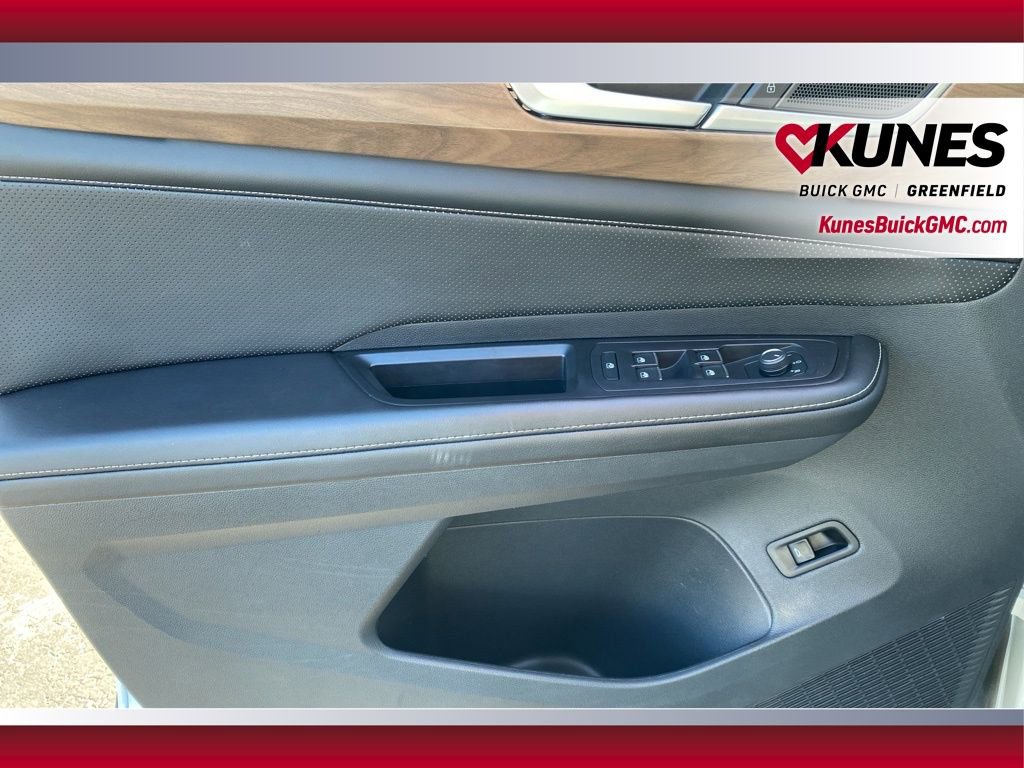 Used 2024 Volkswagen Atlas SE image 32