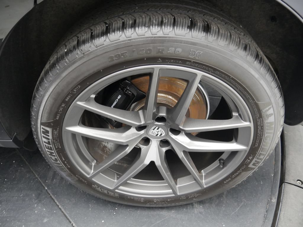Certified 2023 Porsche Macan Turbo AWD/4WD image 14