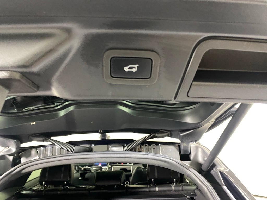 Used 2021 Land Rover Range Rover Velar R-Dynamic S AWD/4WD image 29