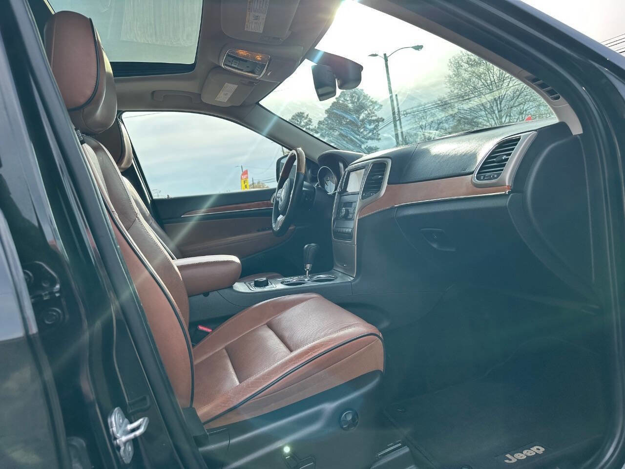 Used 2013 Jeep Grand Cherokee Overland image 28