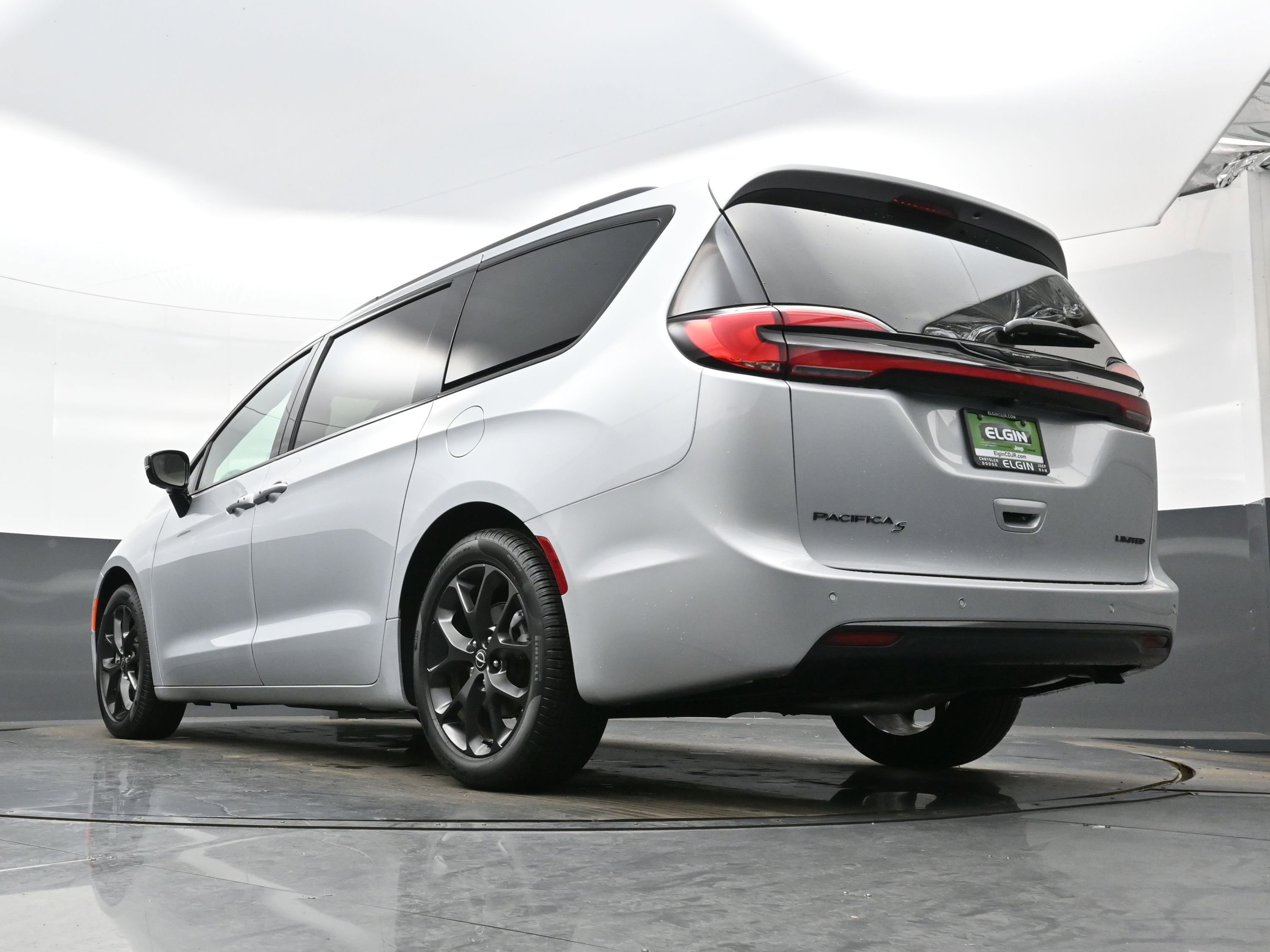 New 2026 Chrysler Pacifica Limited w/ S Appearance Package image 14