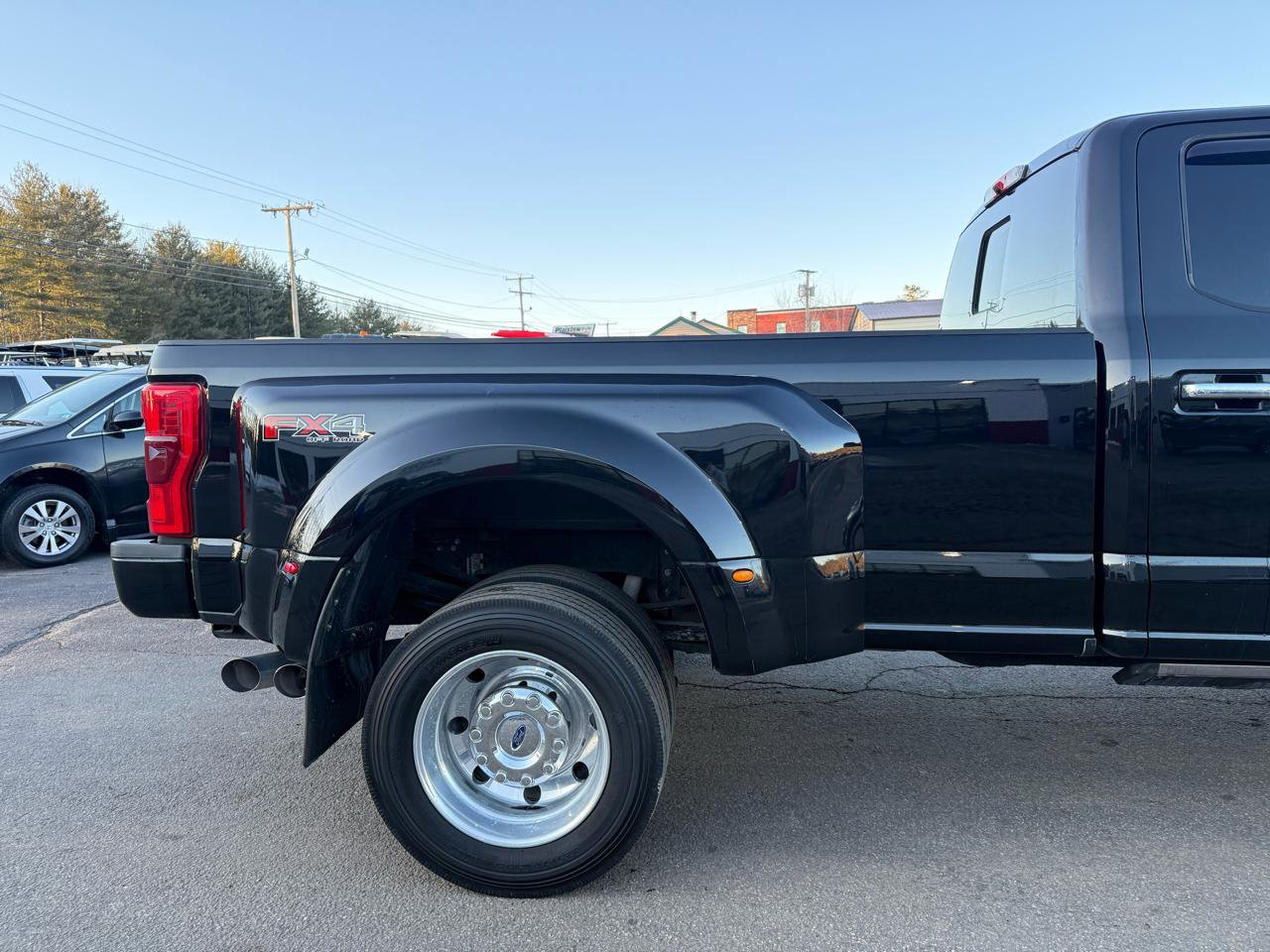 Used 2017 Ford F450 Platinum w/ Platinum Ultimate Package AWD/4WD image 18
