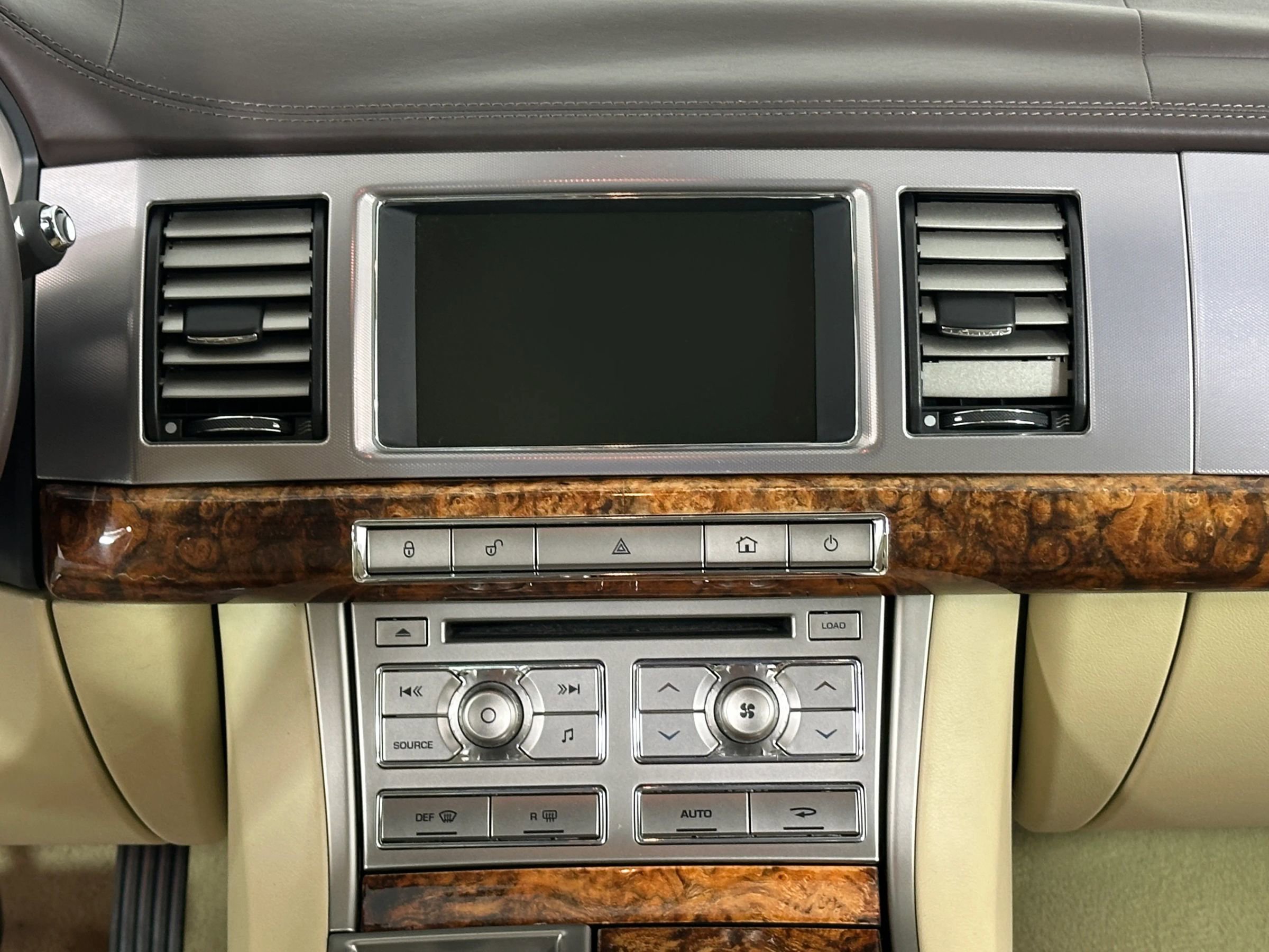 Used 2009 Jaguar XF Premium image 34